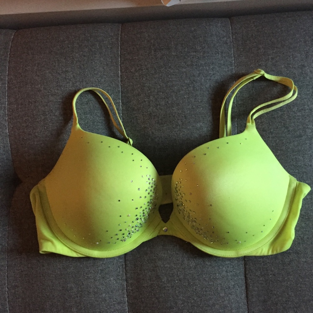 Victoria’s Secret very sexy bra